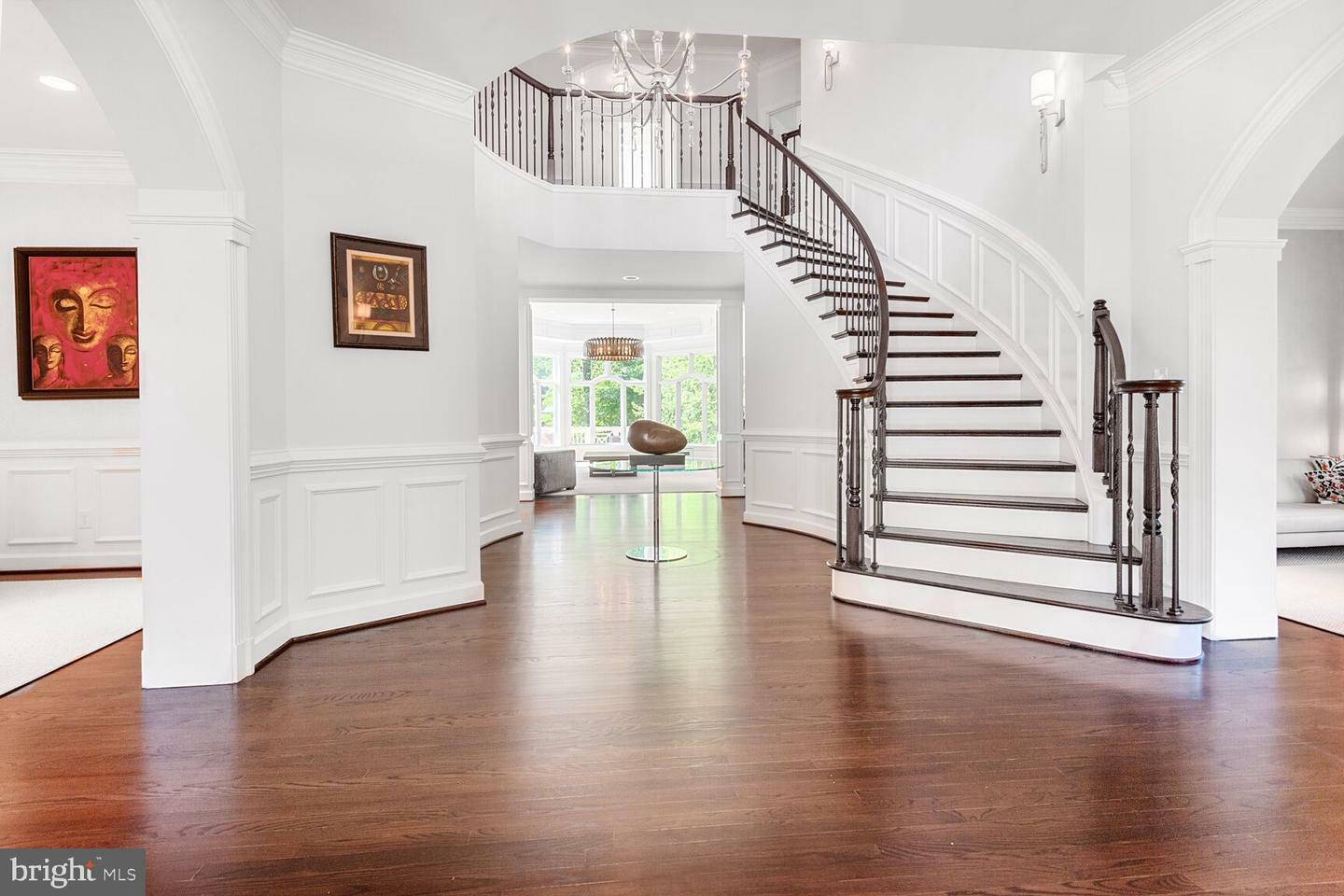 Property Photo: 7845 Montvale Way VA 22102