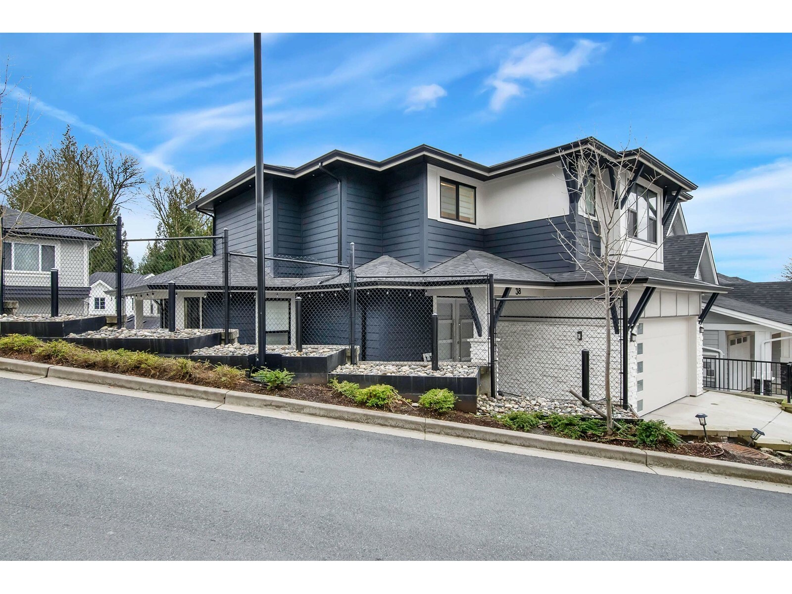 Photo de la propriété: 4217 Old Clayburn 38 BC V3G 1L5