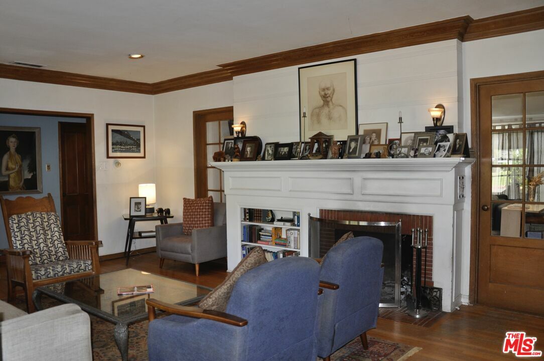 Property Photo: 12222 Califa St CA 91607