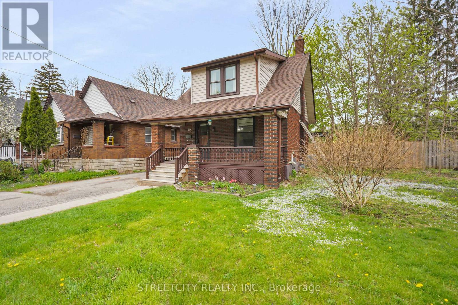 Property Photo: 85 Springbank Drive ON N6J 1E5
