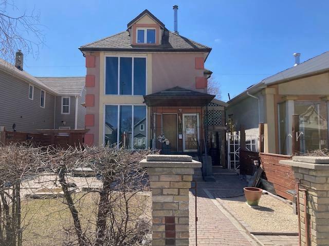 Property Photo: 852 McDermot Avenue MB R3E 0T7
