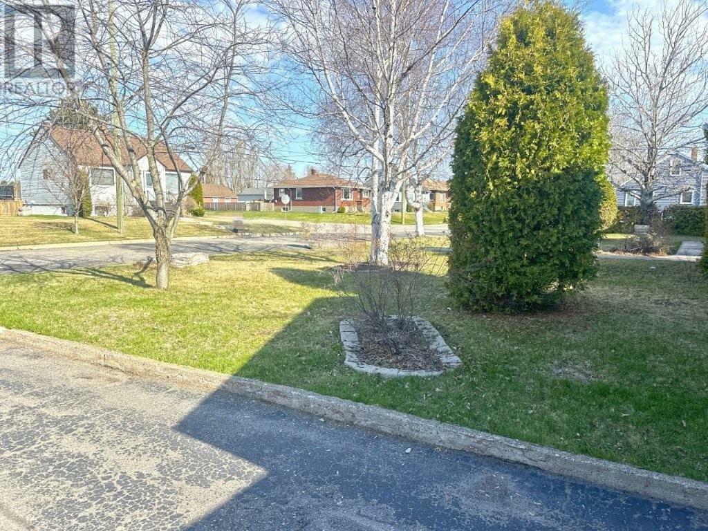 Photo de la propriété: 500 Egan Street ON P7A 2X5
