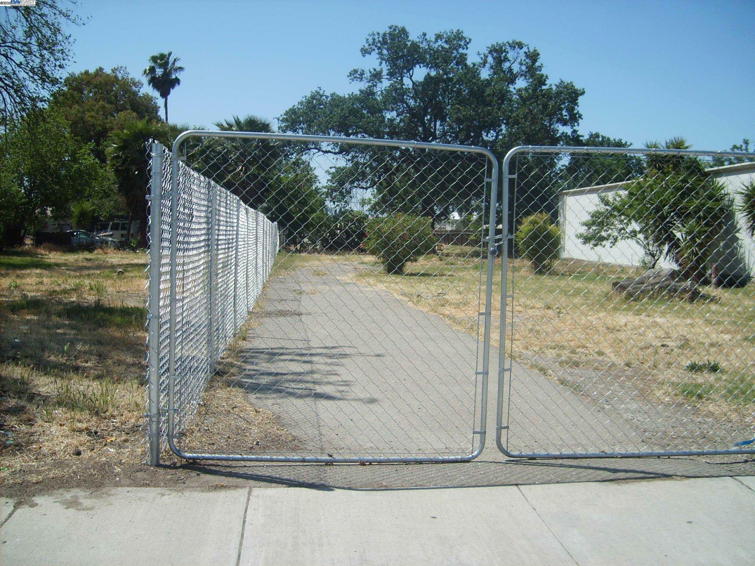 546 W. Grant Line Rd  Tracy CA 95376 photo