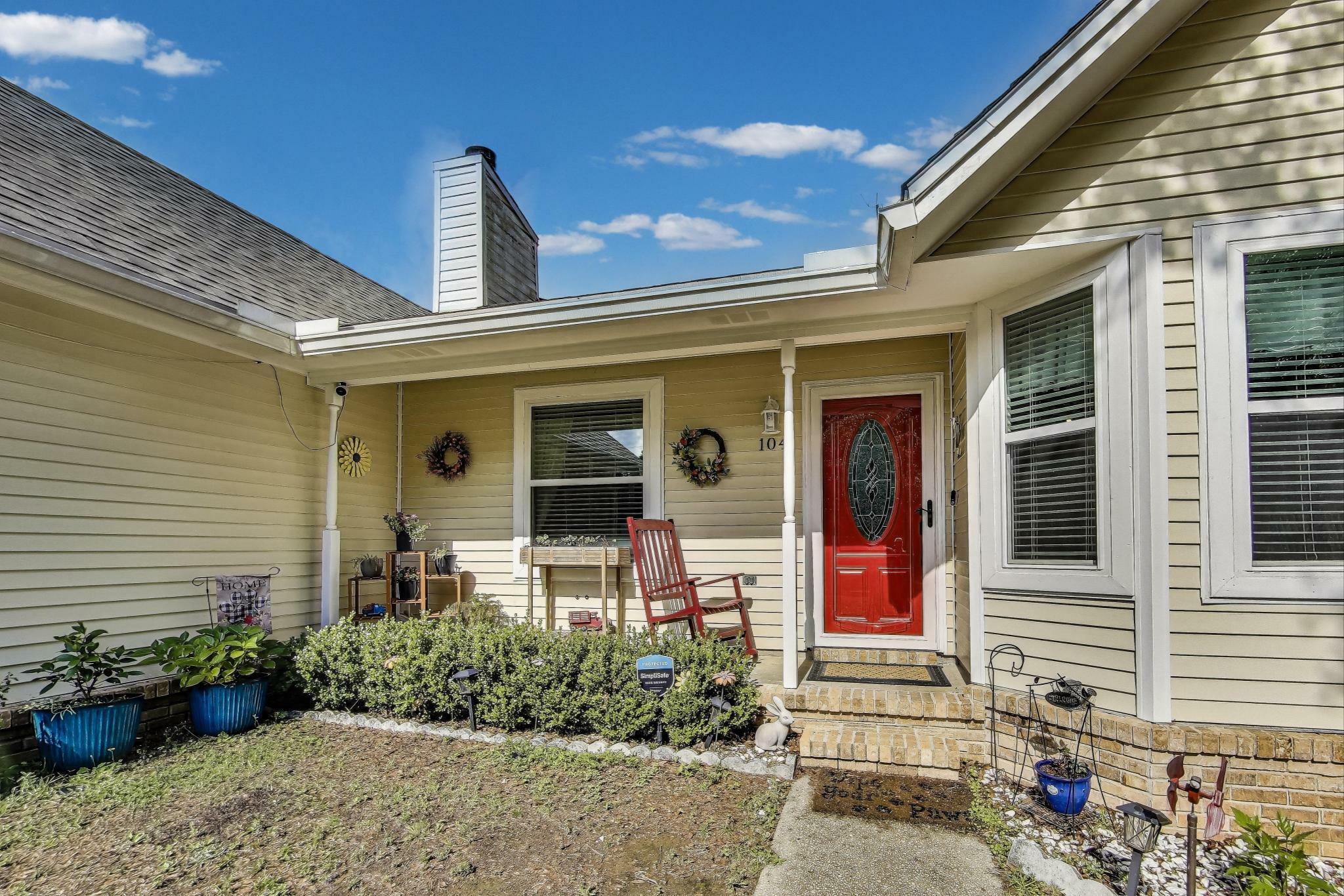 Property Photo: 104 Fairoaks Drive FL 32539