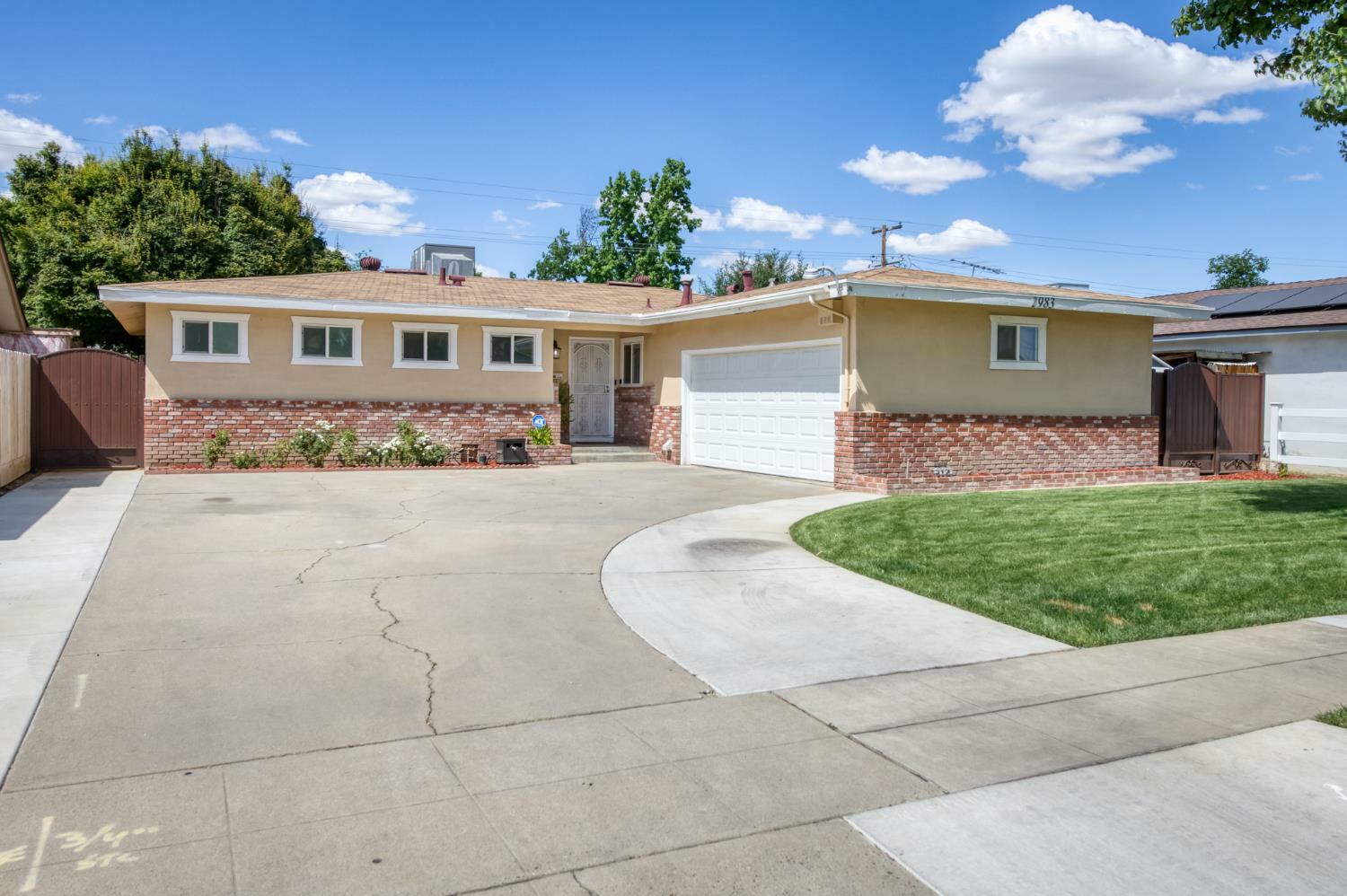 Property Photo: 2983 E Northdale Avenue CA 93726