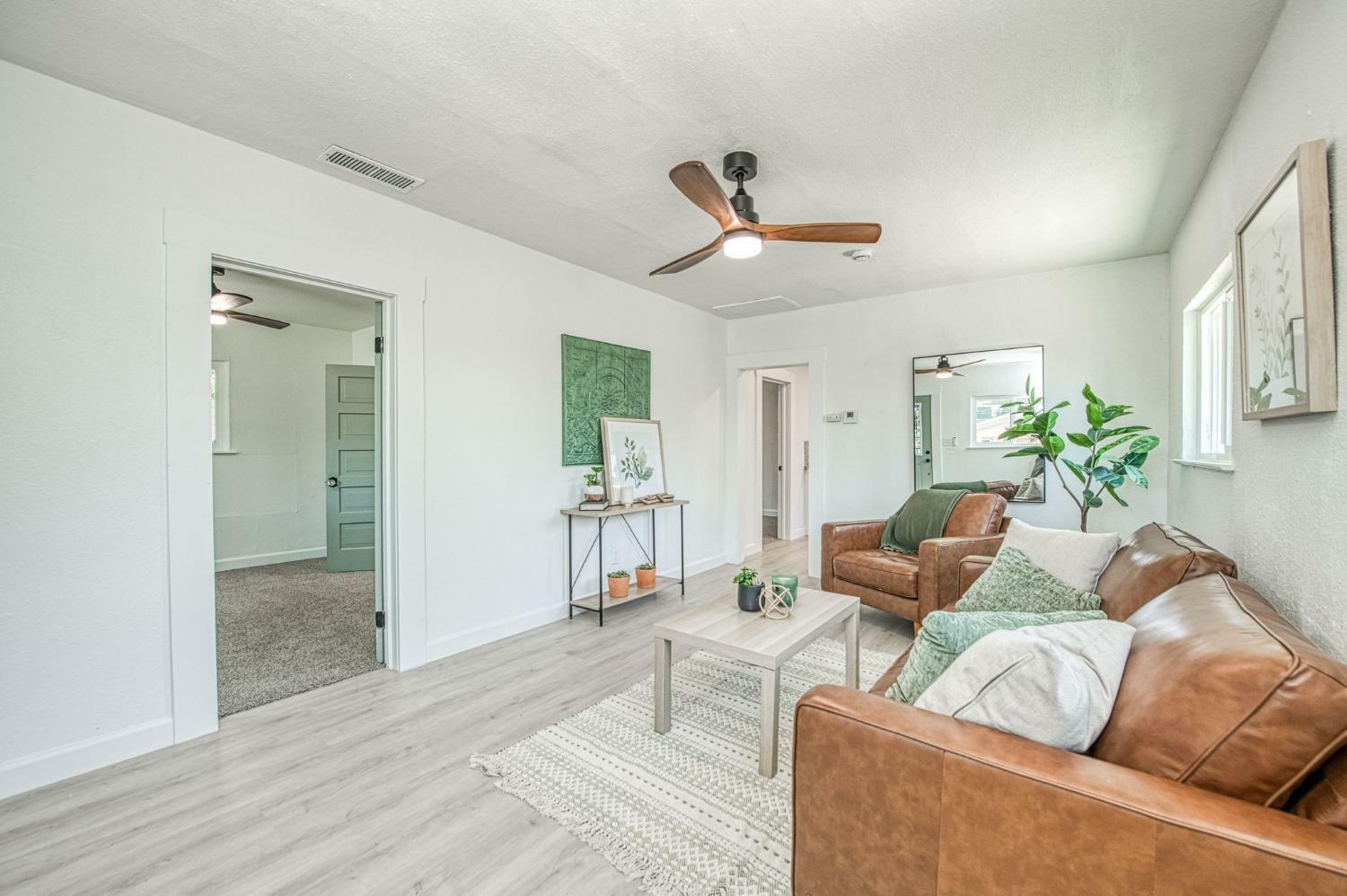 Property Photo: 1141 E Brown Avenue CA 93704