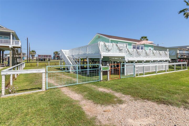 Property Photo: 1010 Fort Velasco Drive TX 77541