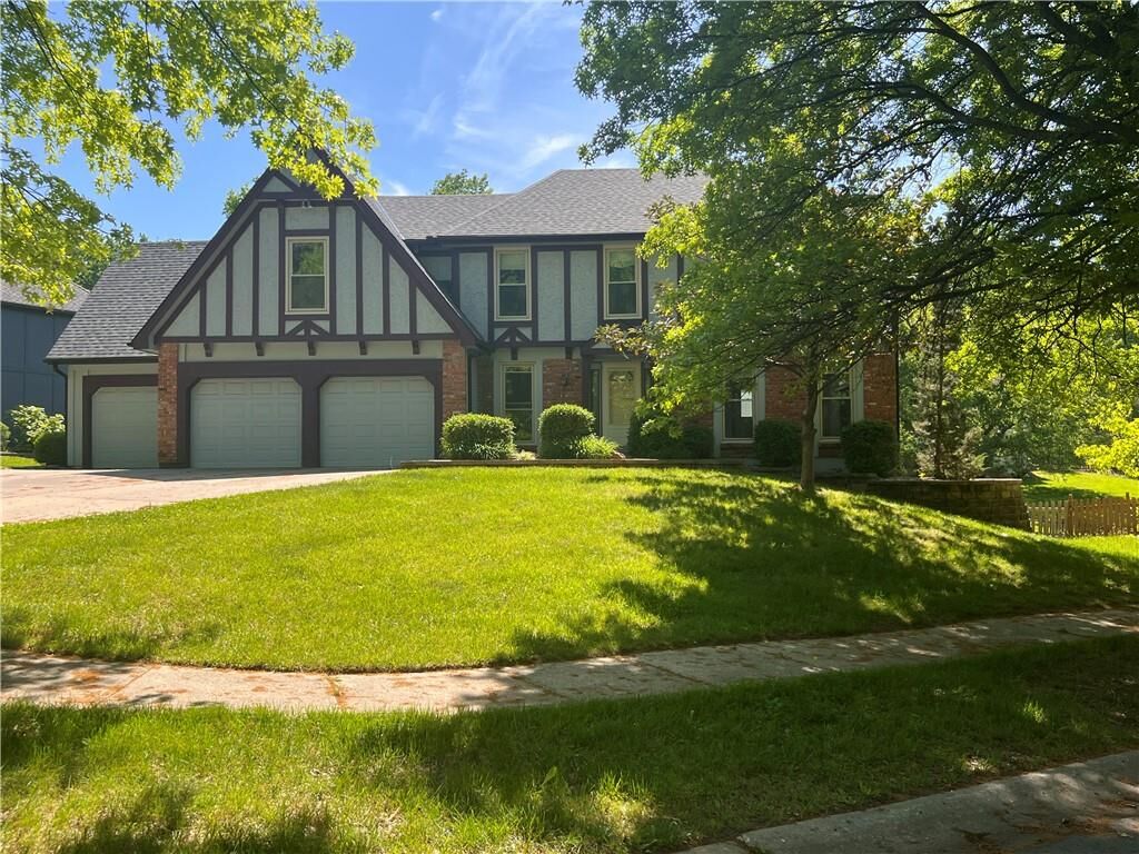 Property Photo: 5806 N Kensington Avenue MO 64119