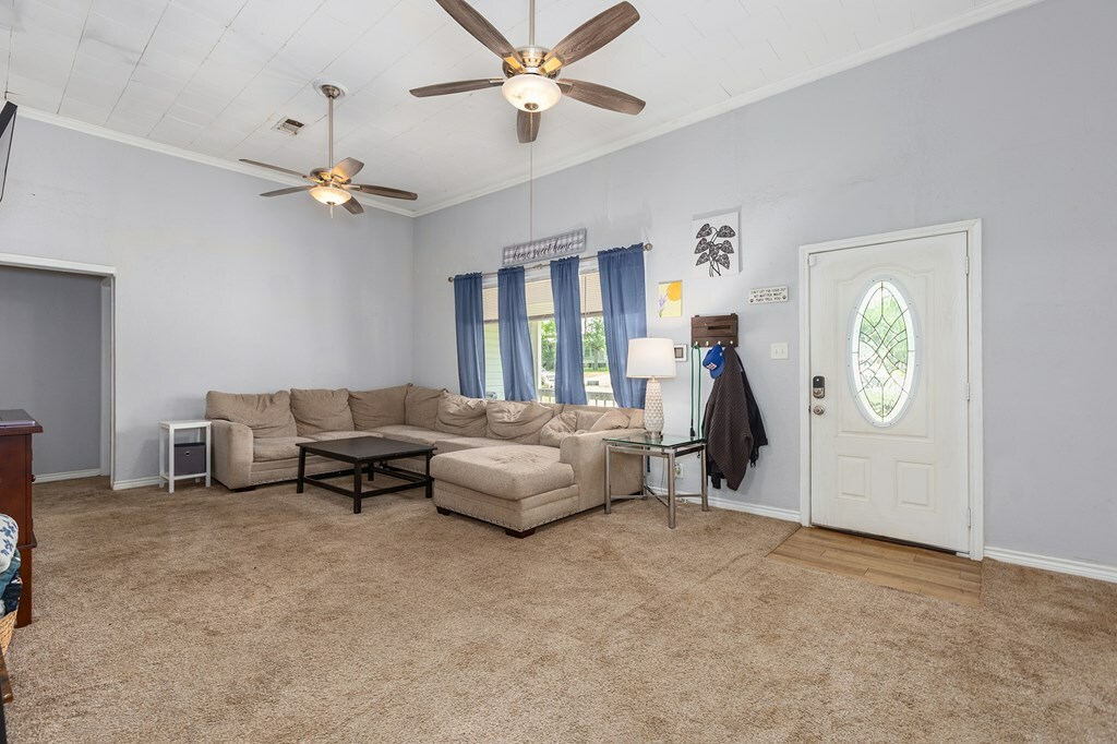 Property Photo: 240 W 7th Street TX 75862