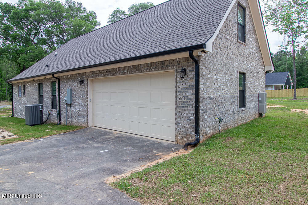 Property Photo: 17121 Hillcrest Ridge Drive MS 39565
