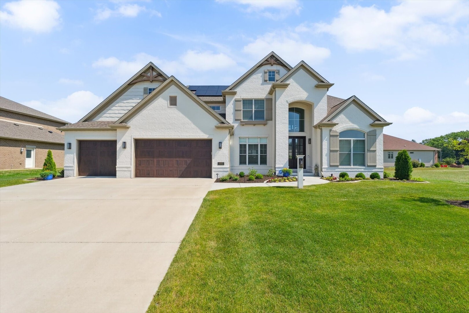 Property Photo:  604 Cayman Way  IL 61874 