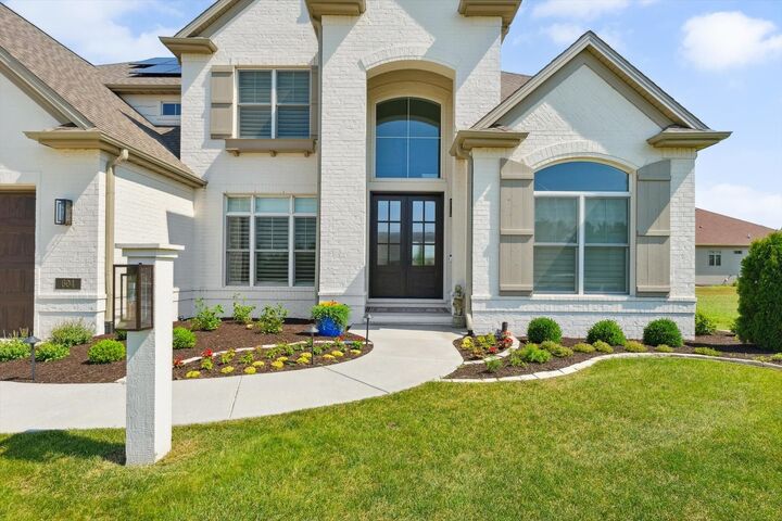 Property Photo: 604 Cayman Way IL 61874