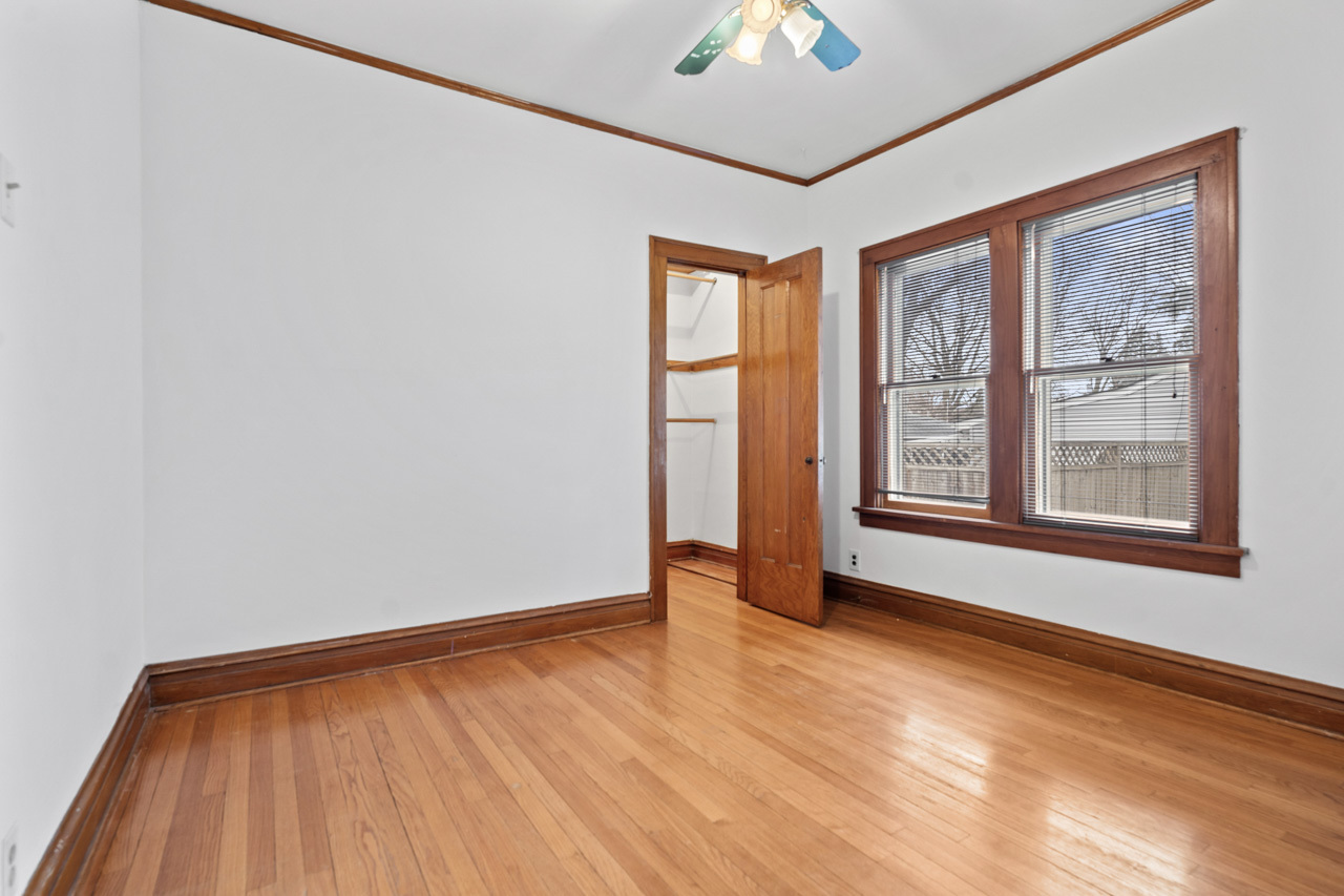 Property Photo: 1683 Van Buren Avenue IL 60018