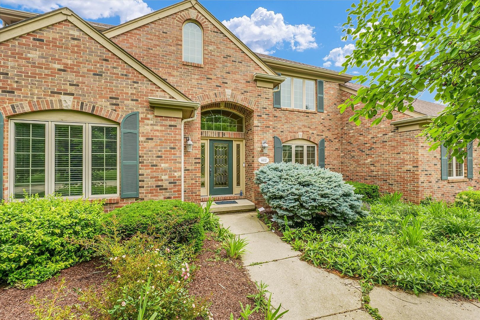 Property Photo: 4410 Southford Trace Drive IL 61822