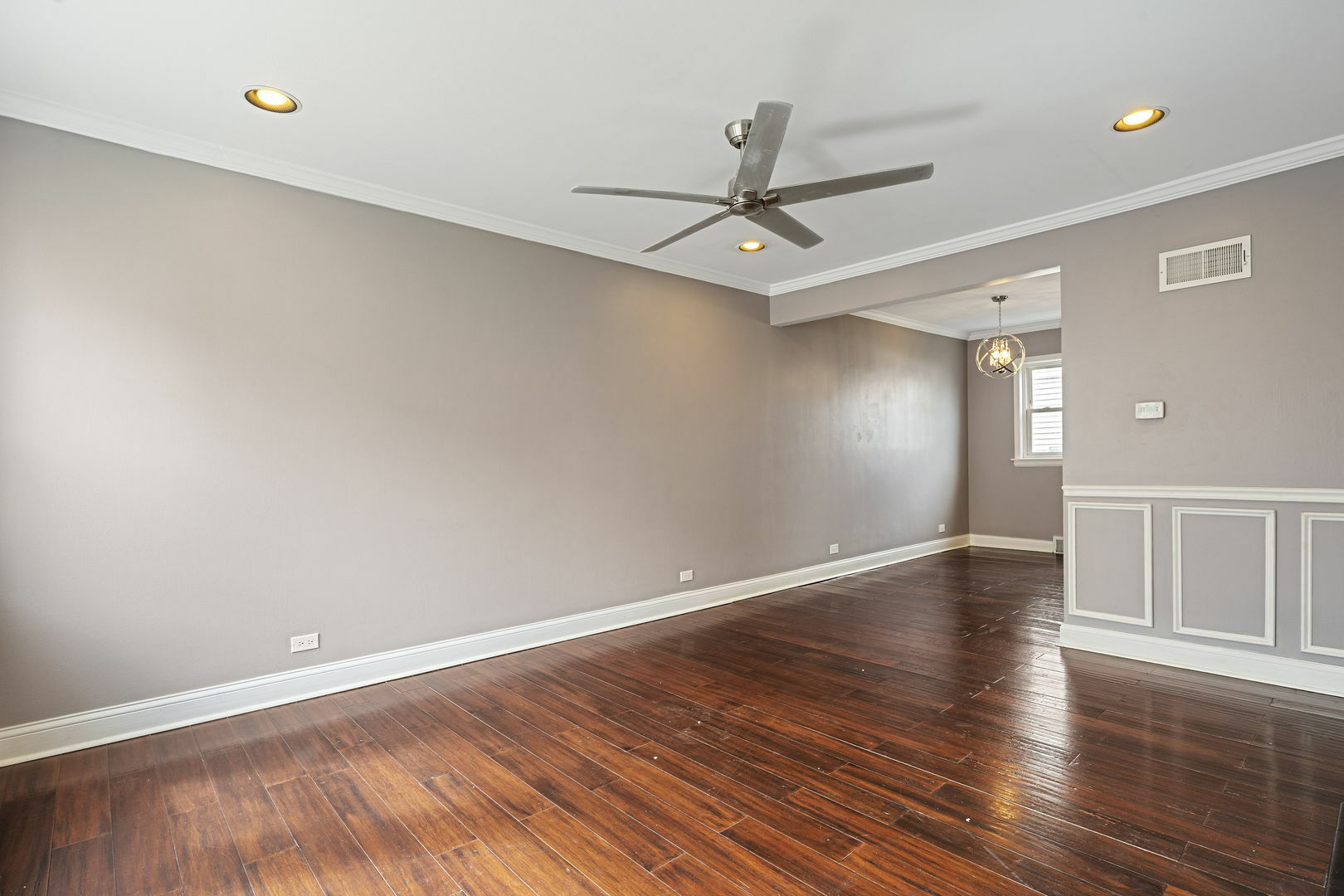 Property Photo: 1027 Bellwood Avenue IL 60104