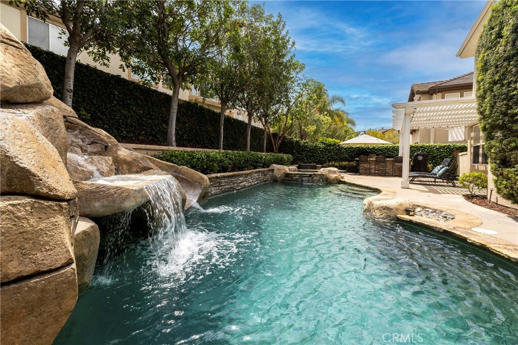 Property Photo:  10 Spring  CA 92620 