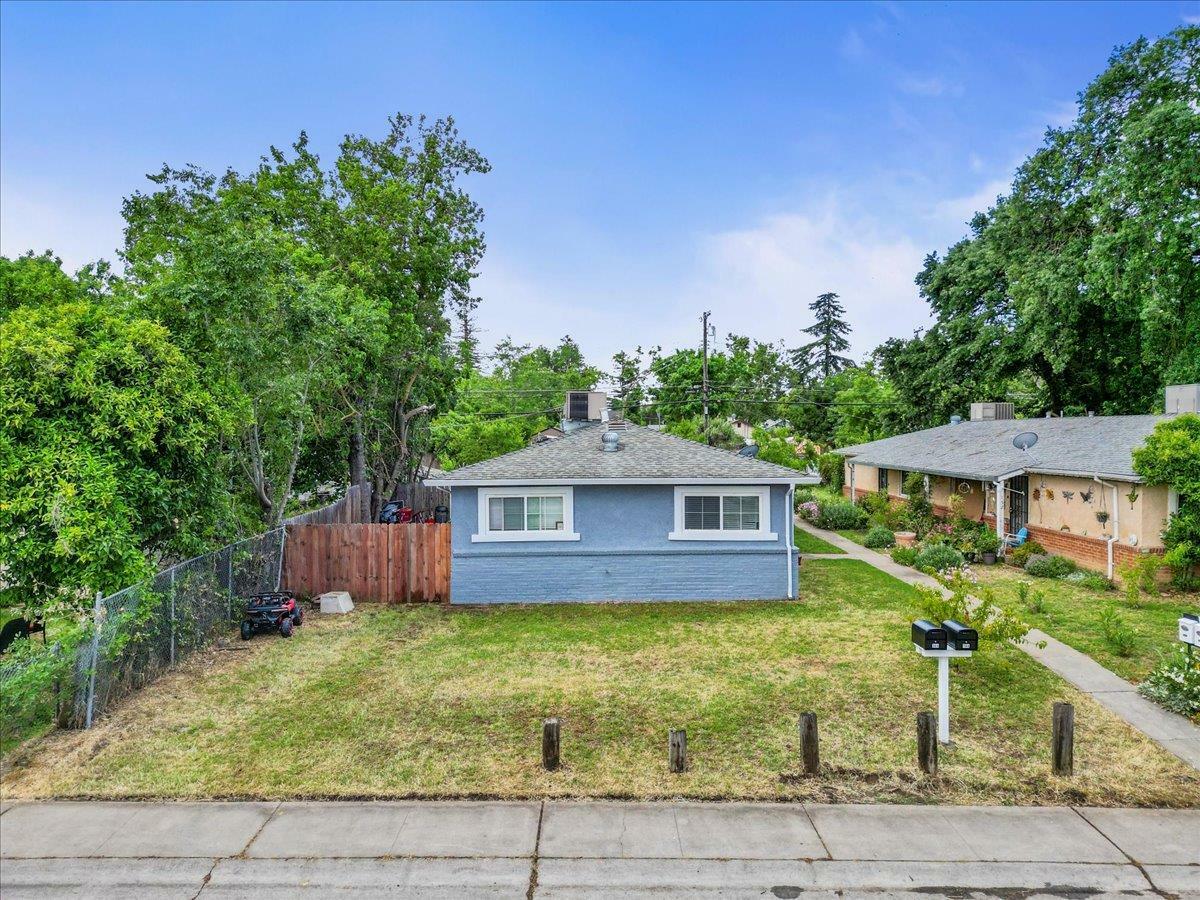 Property Photo: 160 Santiago Avenue CA 95815