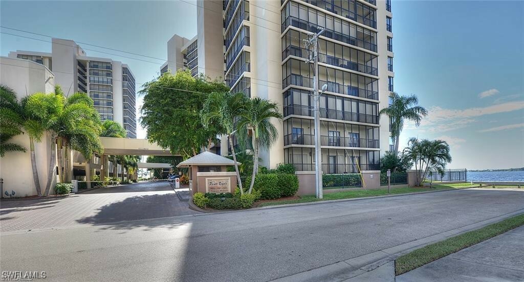Property Photo: 1910 Virginia Avenue 1302 FL 33901