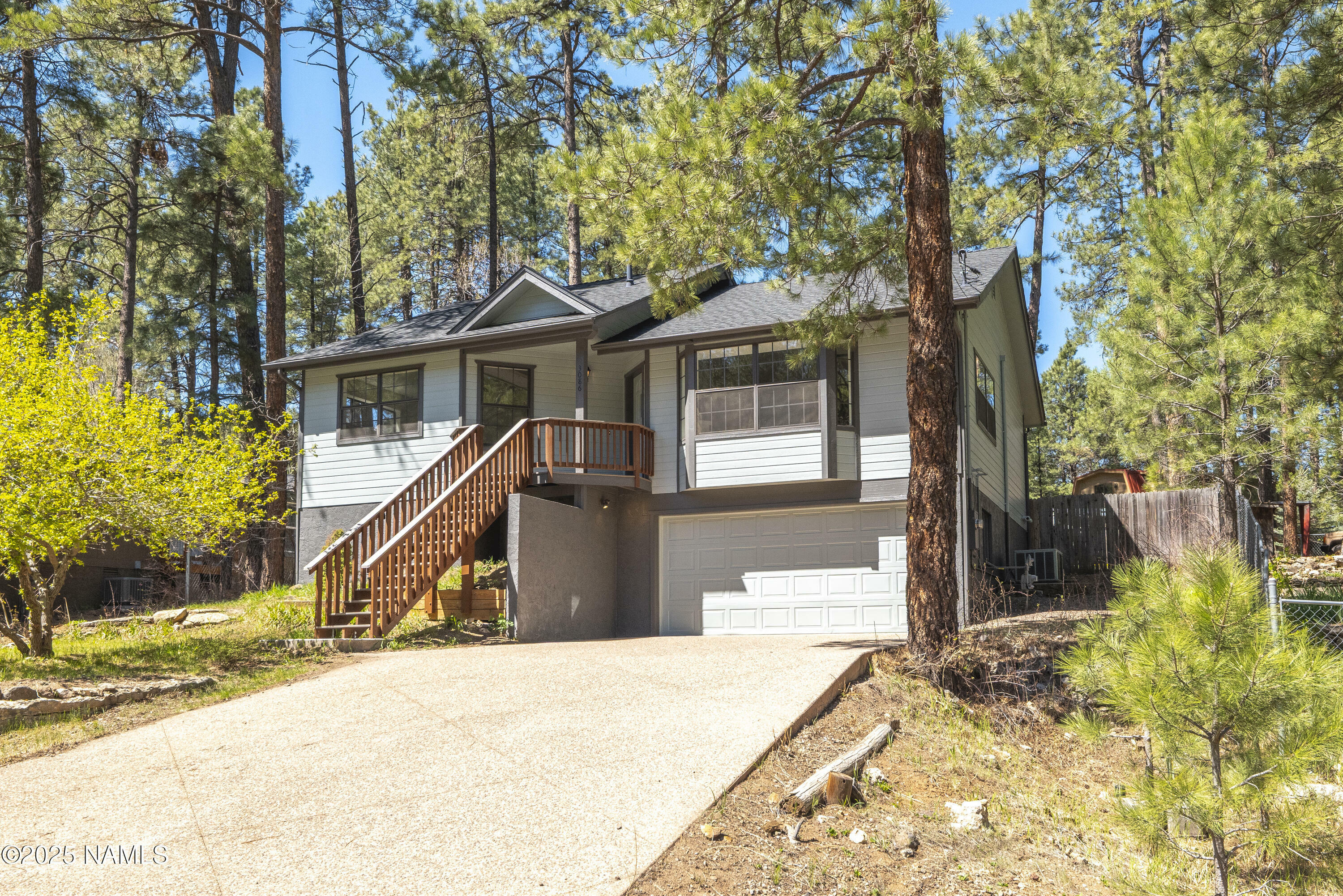 Property Photo: 3086 Round Rock Ovi AZ 86005