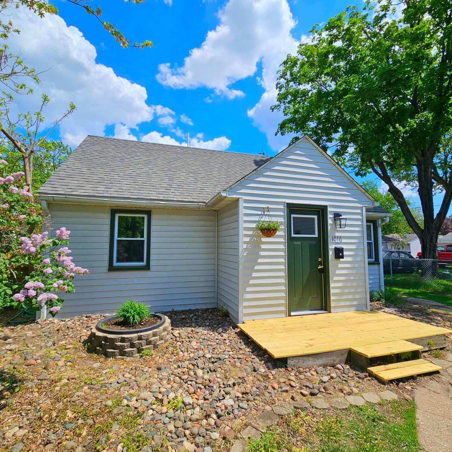 Property Photo:  1016 15th Avenue S  MN 56301 