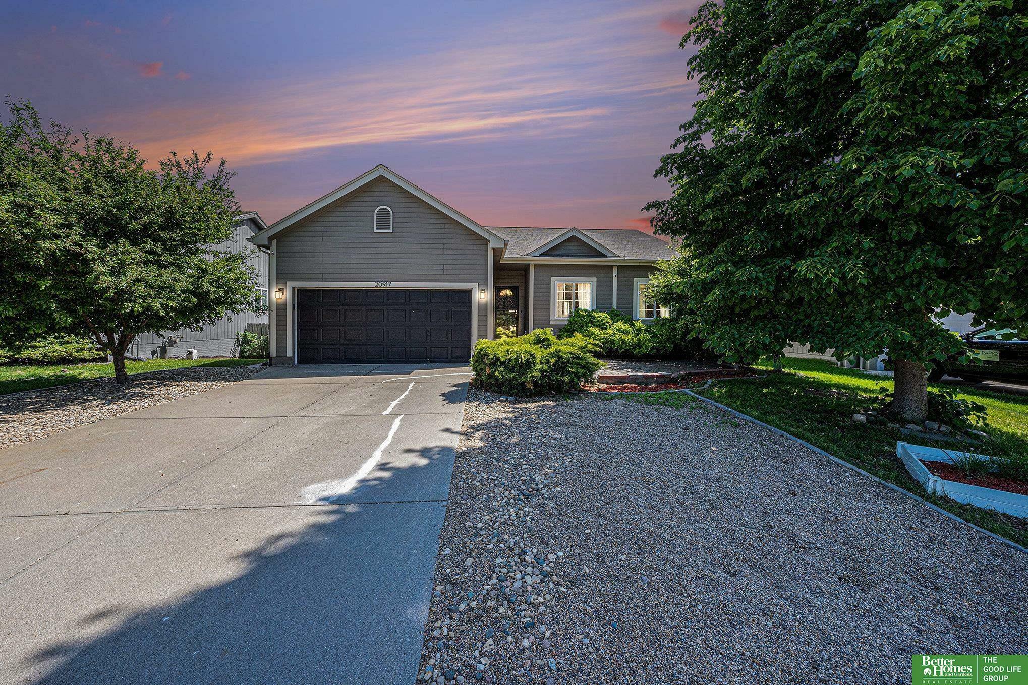 Property Photo: 20917 Oak Street NE 68028
