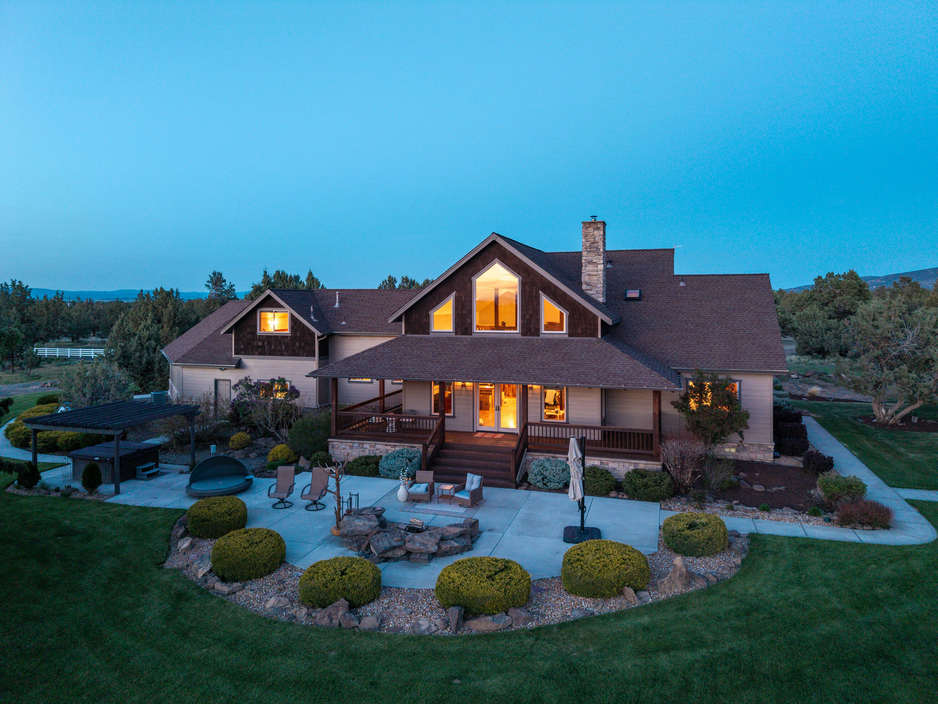 Property Photo: 18598 SW Mount Adams Loop OR 97753