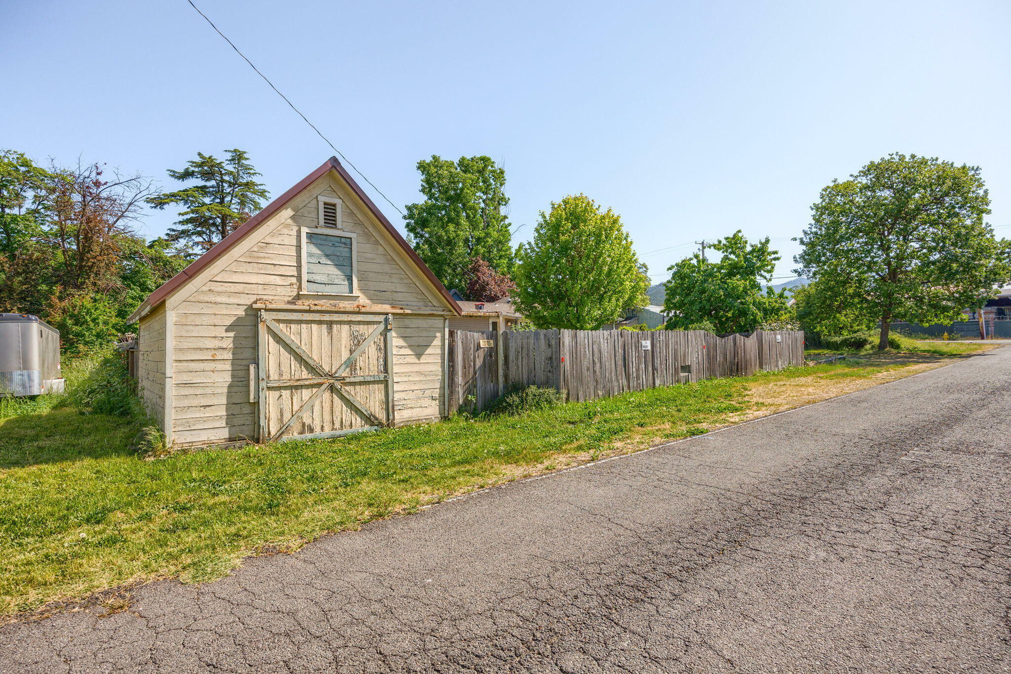 Property Photo: 303 C Street OR 97535