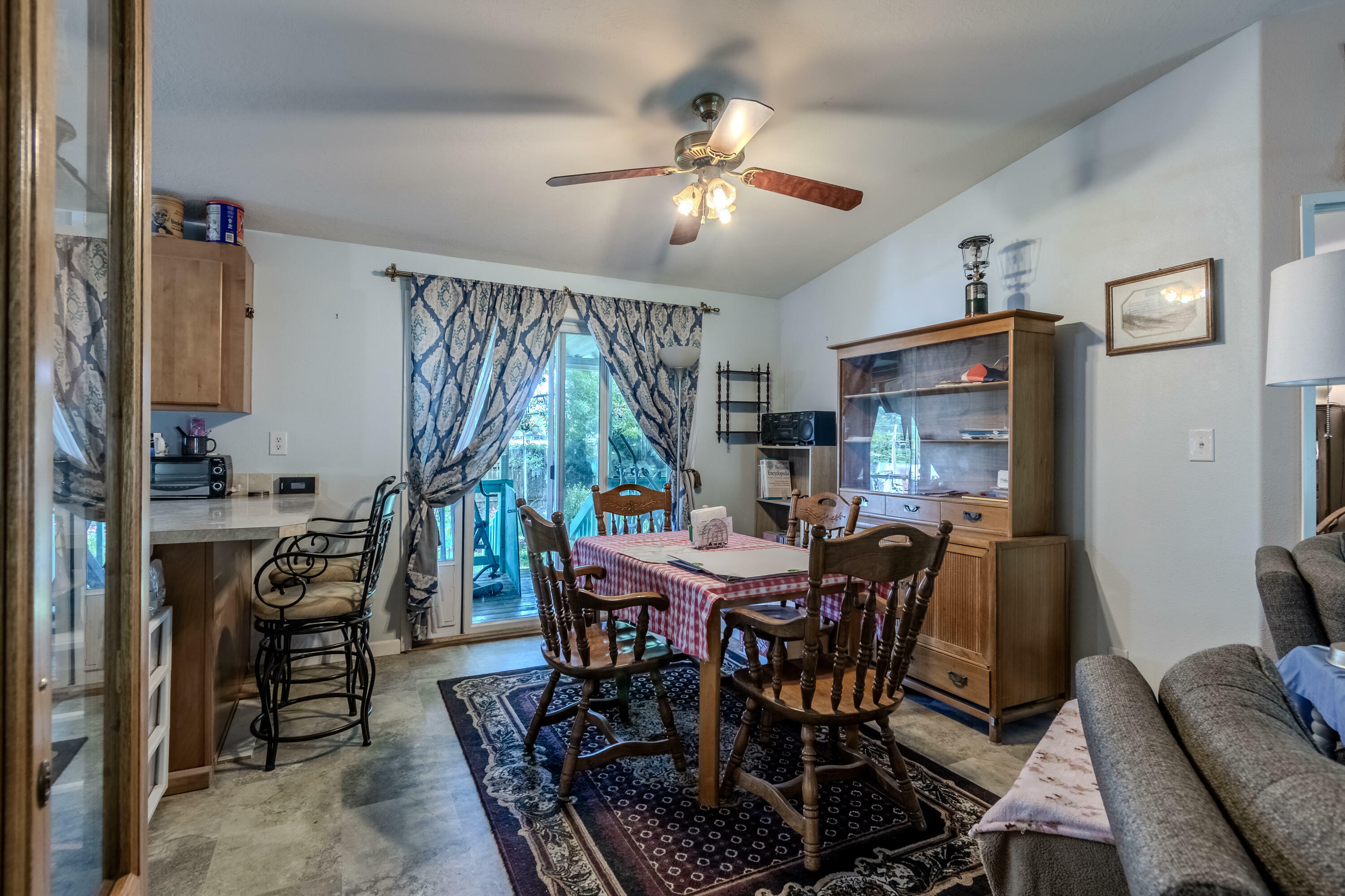 Property Photo: 5912 Shady Brook Drive OR 97502