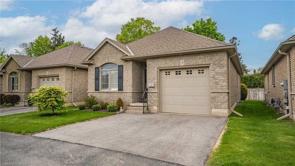 Property Photo: 95 North Park Street 5 ON N3R 4K2