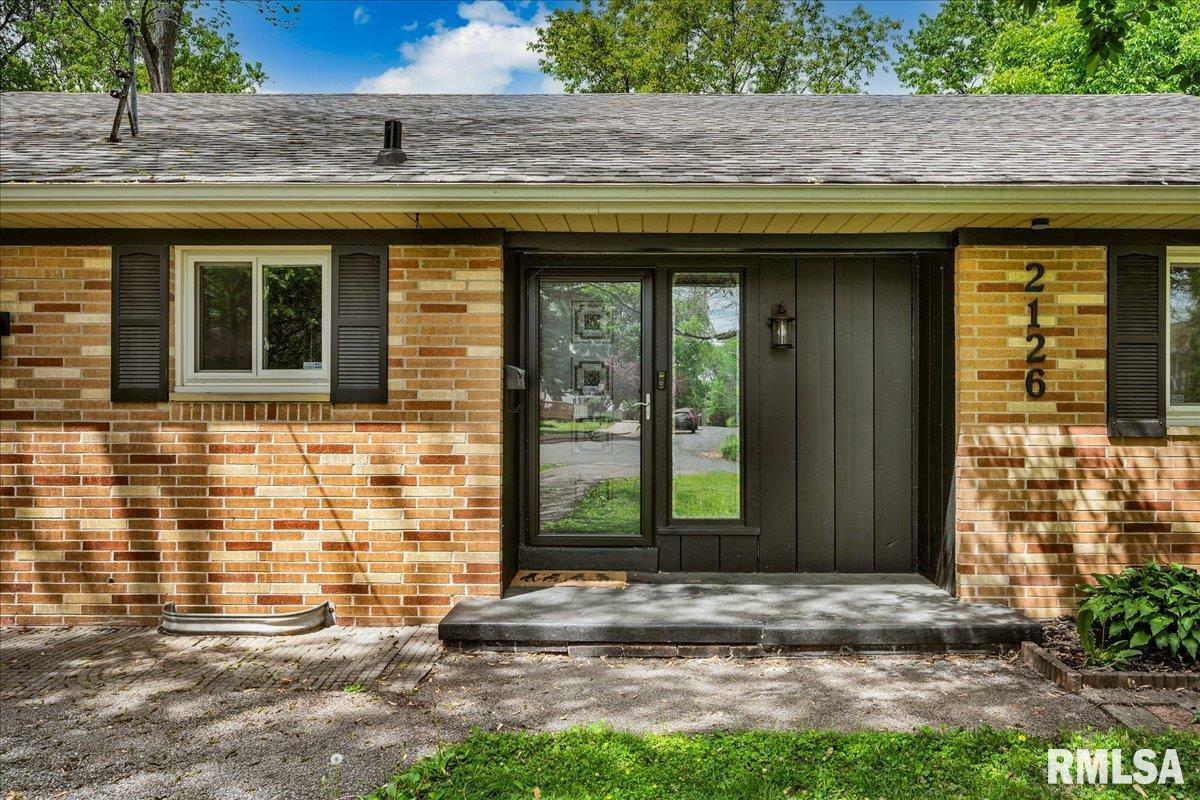 Property Photo: 2126 W Edna Court IL 61604