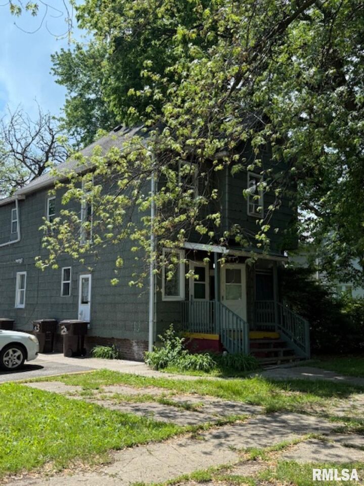 Property Photo:  1106 NE Jefferson Avenue  IL 61603 
