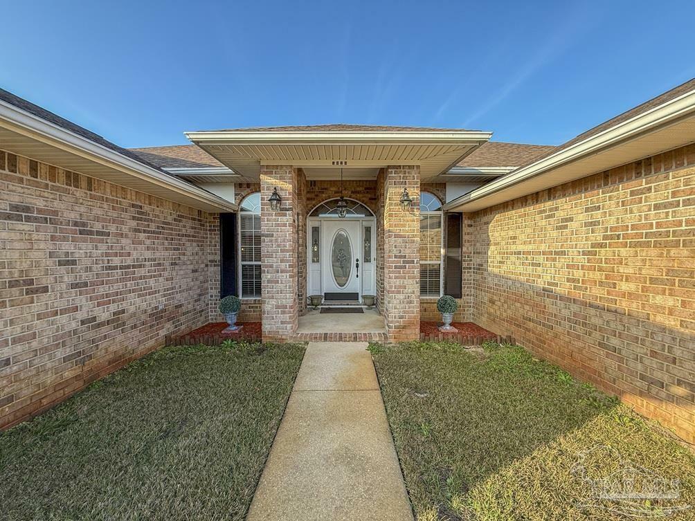 Property Photo:  5020 Lantana Dr  FL 32563 