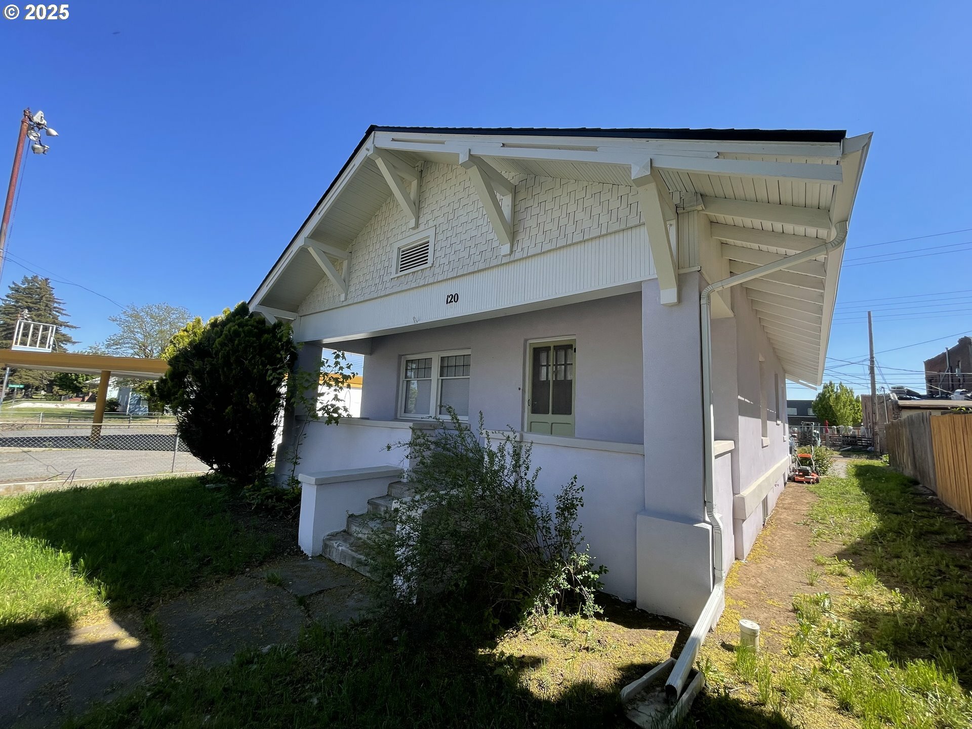 Property Photo: 120 E Broadway St WA 98620