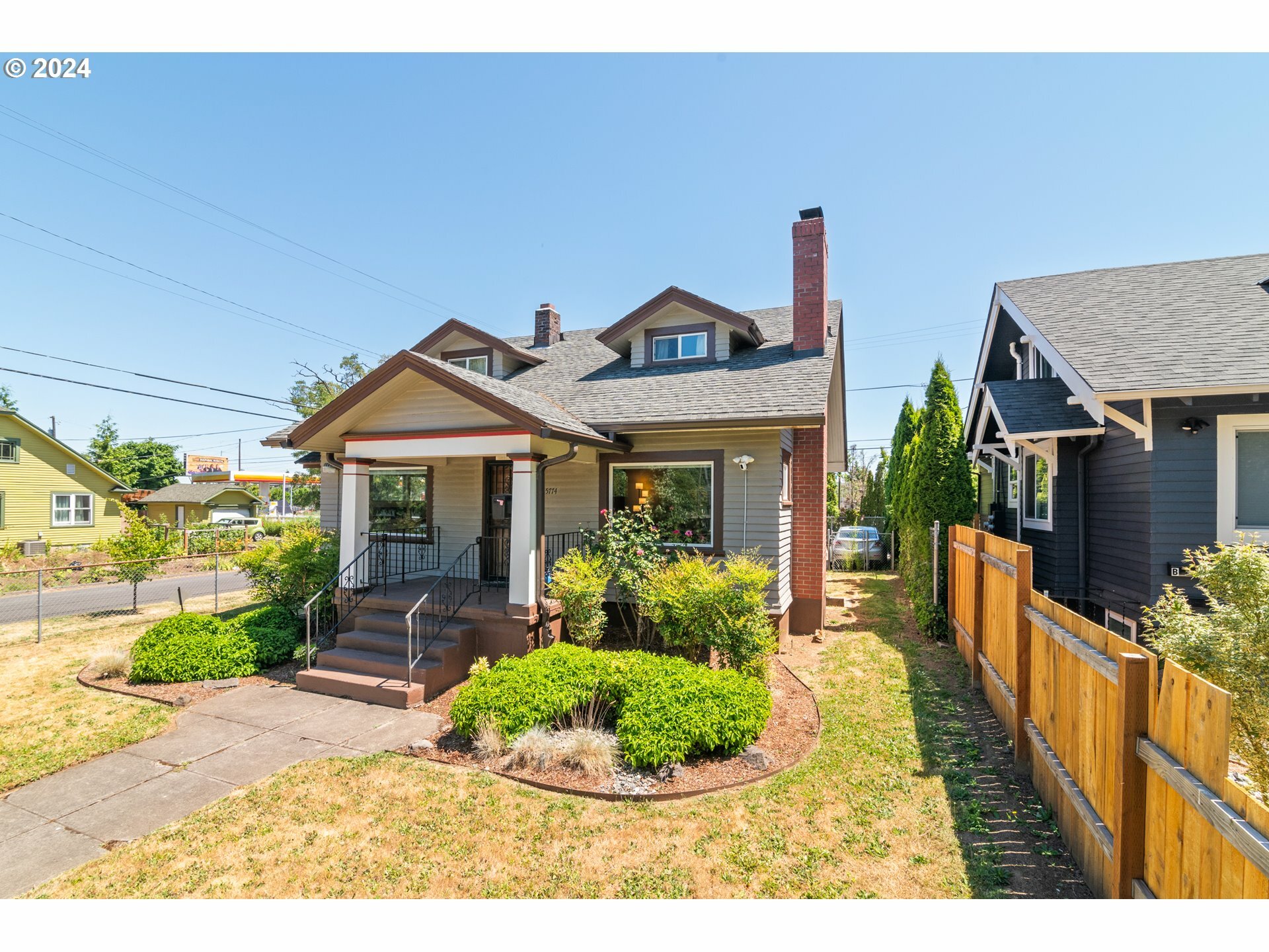 Property Photo: 5774 NE Garfield Ave OR 97211