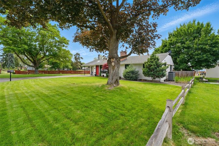 Property Photo:  360  Berney Drive  WA 99362 