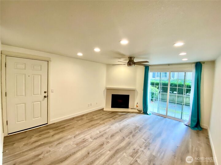 Property Photo:  221  9th Street C103  WA 98033 