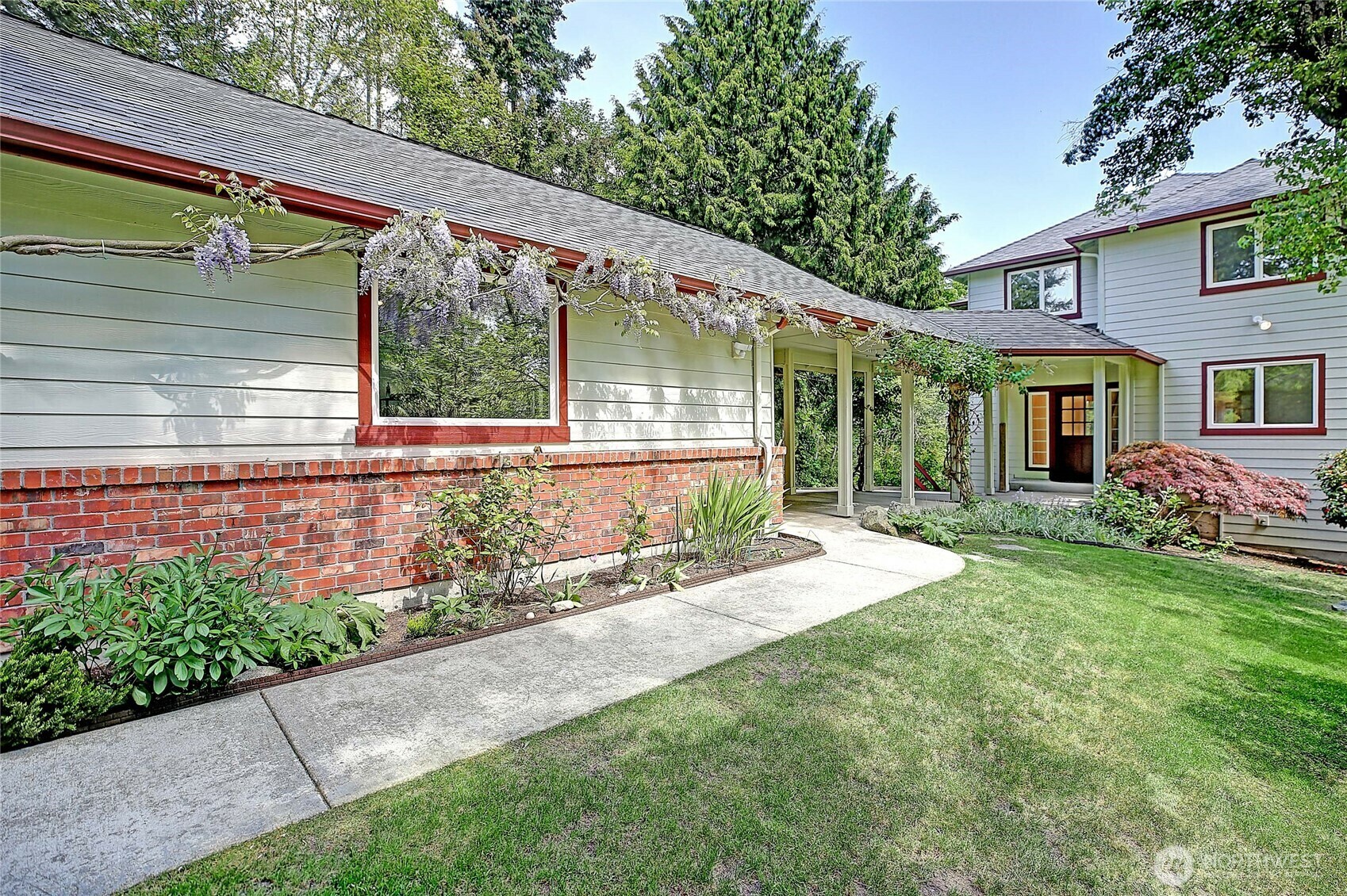 Property Photo: 955 Michael Way WA 98282