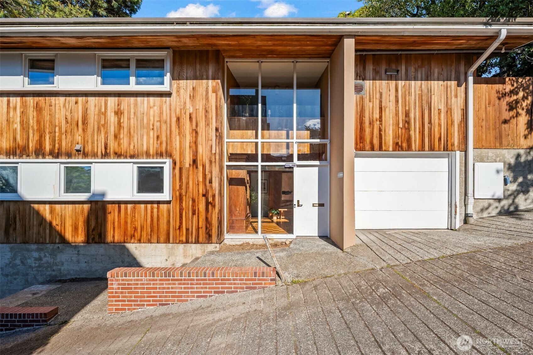 Property Photo: 1353 E Boston Street WA 98102
