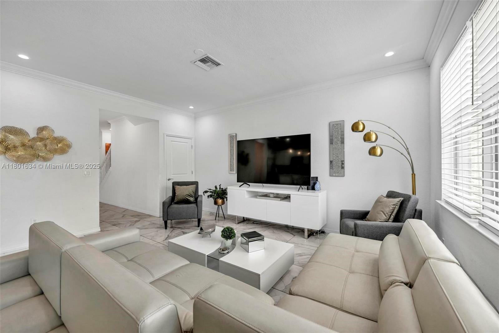 Property Photo: 1083 Eucalyptus Dr FL 33021