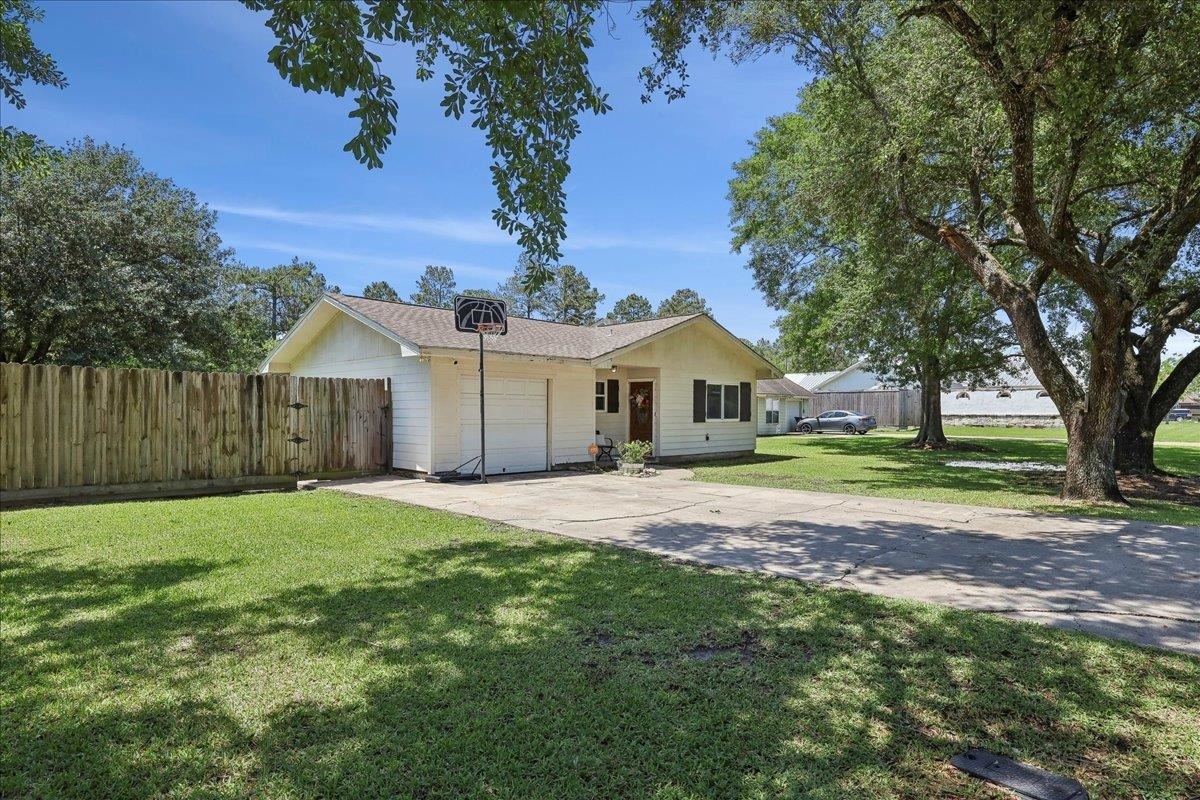 Property Photo: 233 Spooner TX 77630