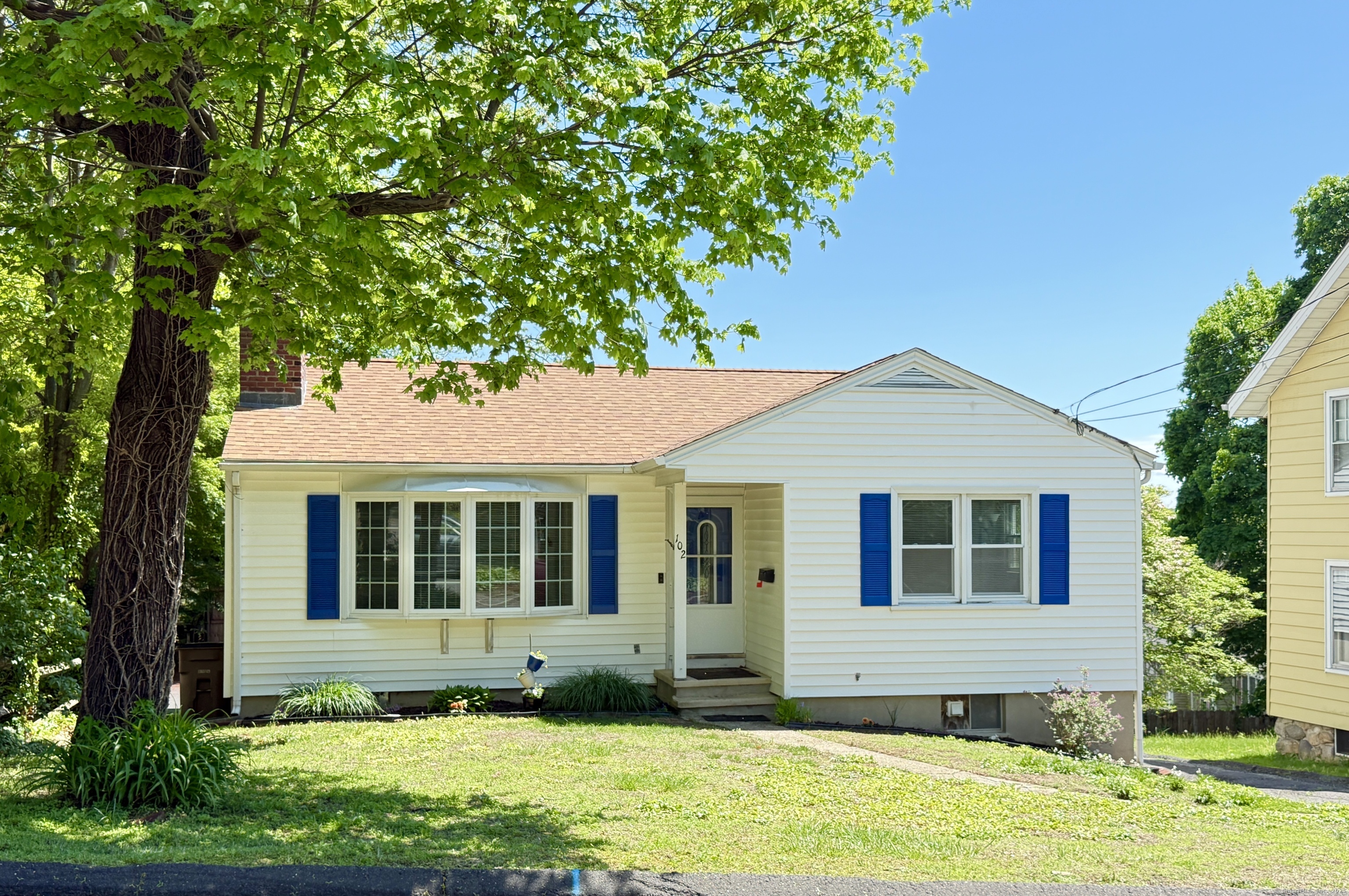 Property Photo: 102 Ridgewood Avenue CT 06907