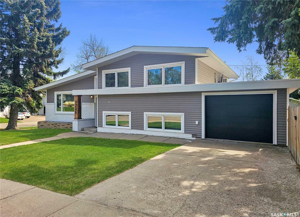 Photo de la propriété: 1206 Irwin Drive SK S9H 1Z7