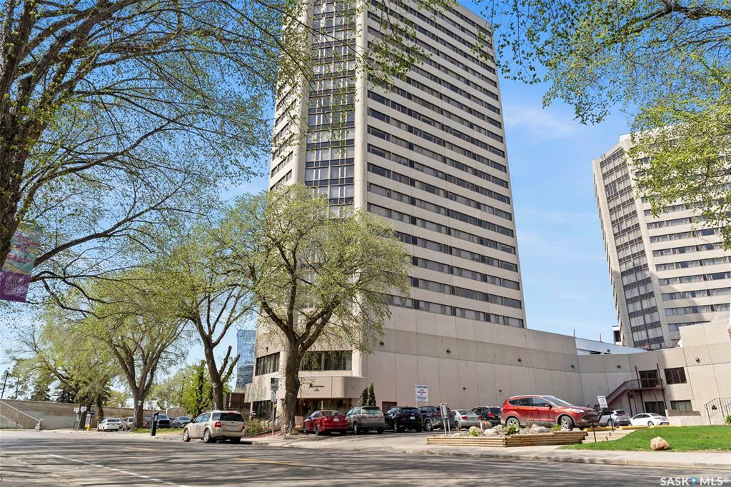 Property Photo: 424 Spadina Crescent E 2050 SK S7K 6X7