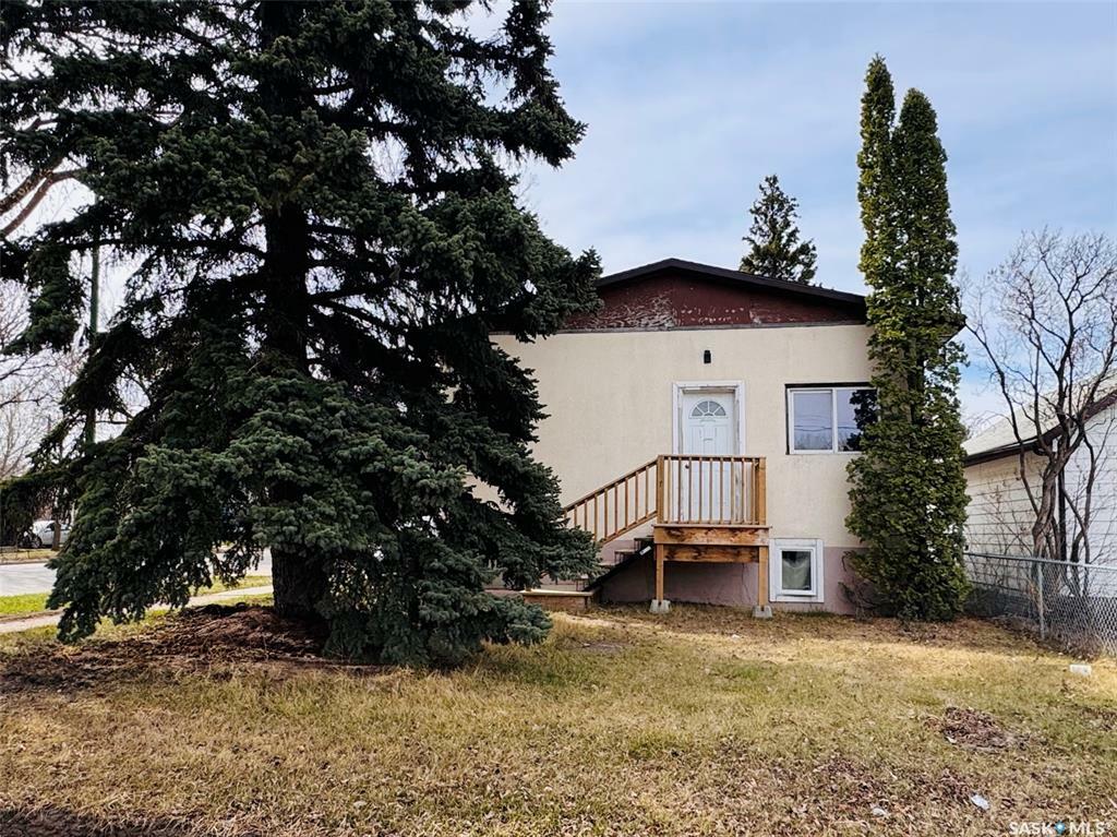 Property Photo: 801 33rd Street W SK S7L 0W5