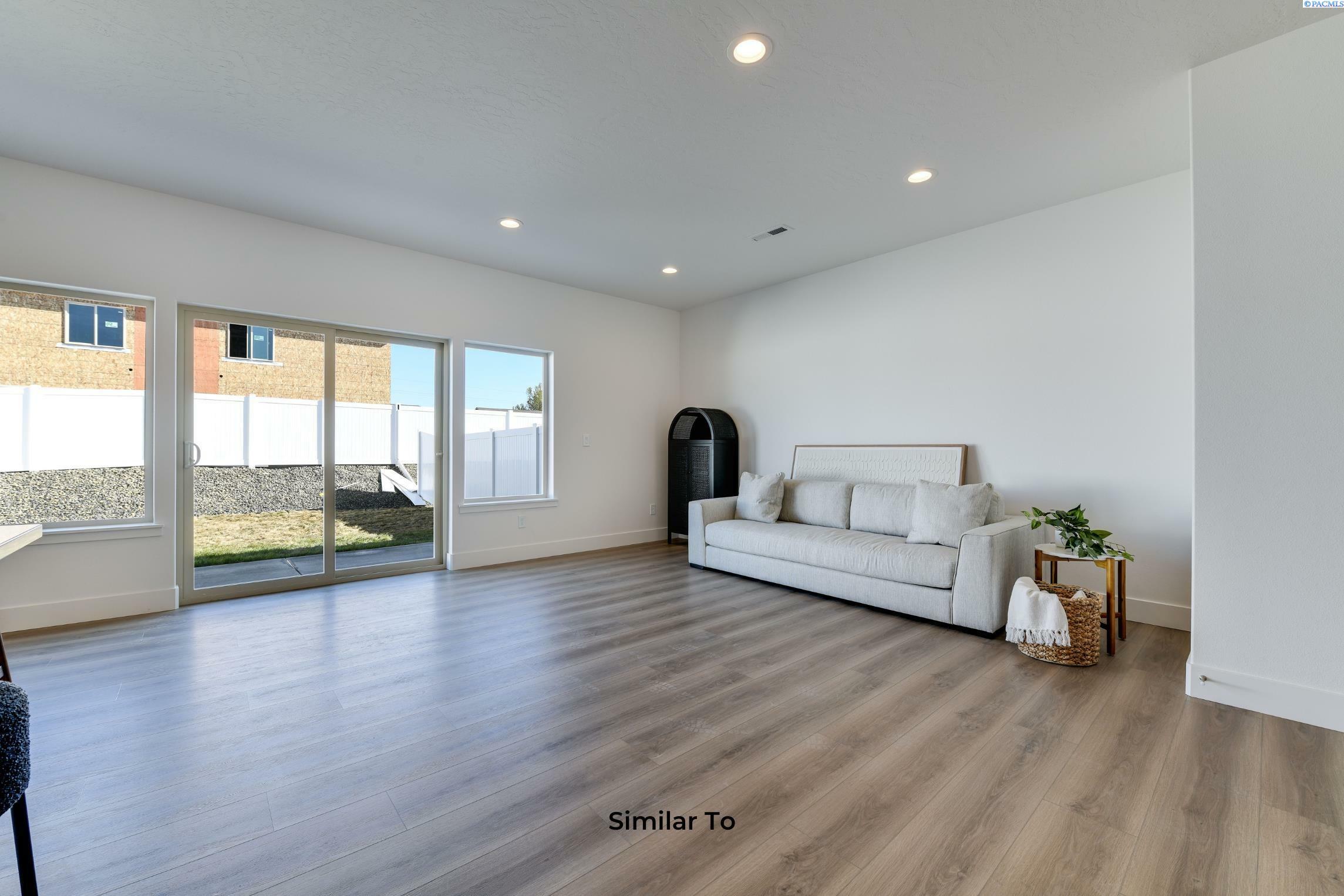 Property Photo: 7479 Grapevine Ct WA 99353