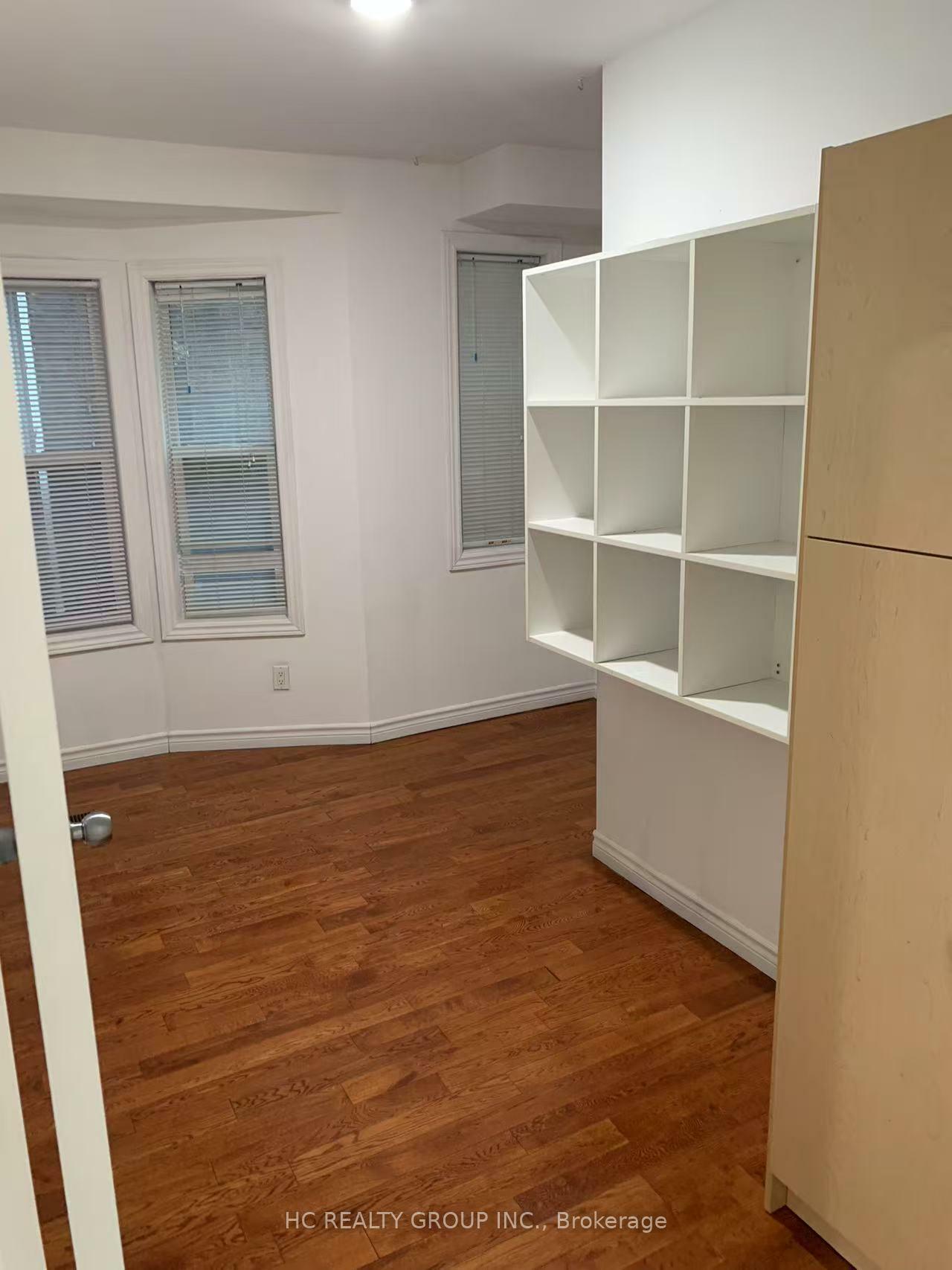 Property Photo: 562 Bathurst Street ON M5S 2P9
