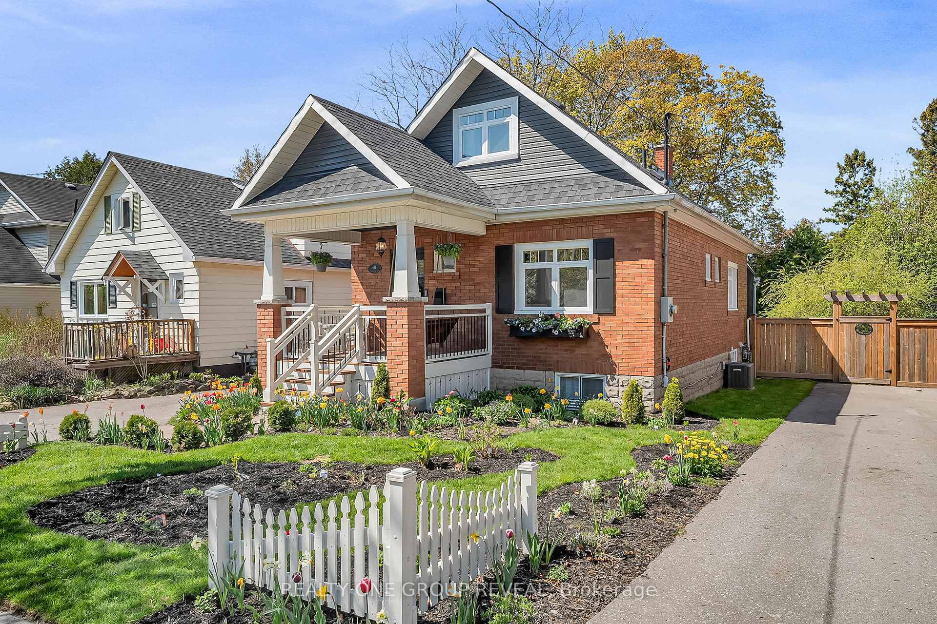 Property Photo: 616 Somerville Avenue ON L1G 4J1