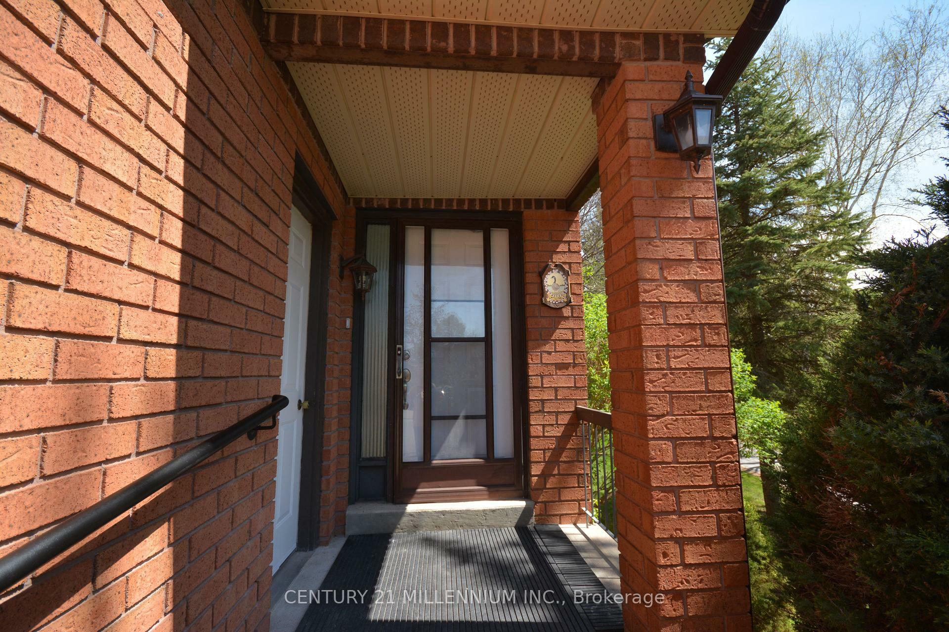 Property Photo: 5 Riverview Road E 17 ON L9R 1R9