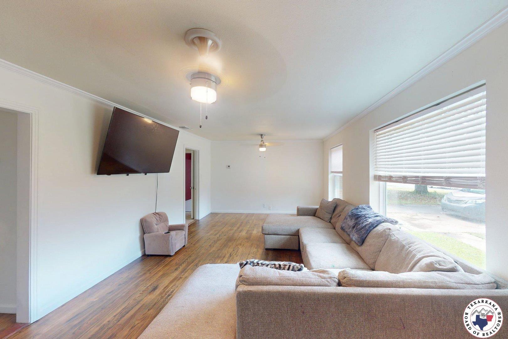 Property Photo: 1205 W 40th TX 75503