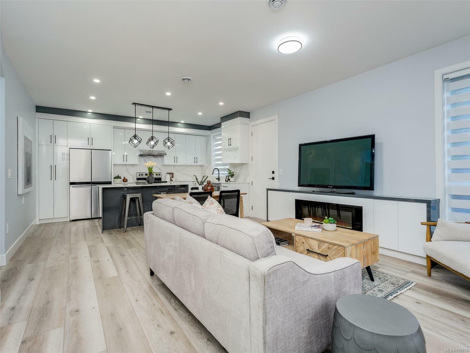 Property Photo: 1171 Stelly'S Cross Rd 5 BC V8M 1H4